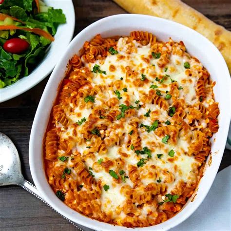 How much fat is in pasta rotini baked chicken & bechamel sauce slc=3x4 - calories, carbs, nutrition