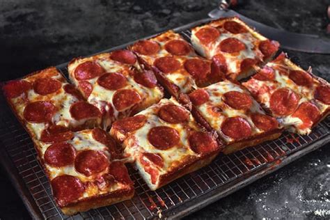 8 Corner Pizza - calories, carbs, nutrition