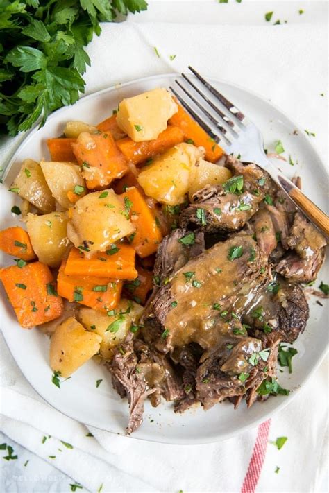 Crock Pot Roast with Gravy: Delicious and Easy Slow Cooker Recipe