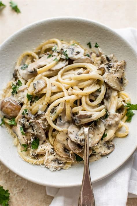 Delicious Creamy Mushroom Pasta Recipe - Easy and Flavorful!