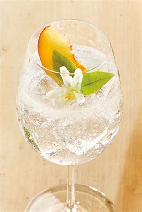 How do you make a Ketel One Peach Spritz?