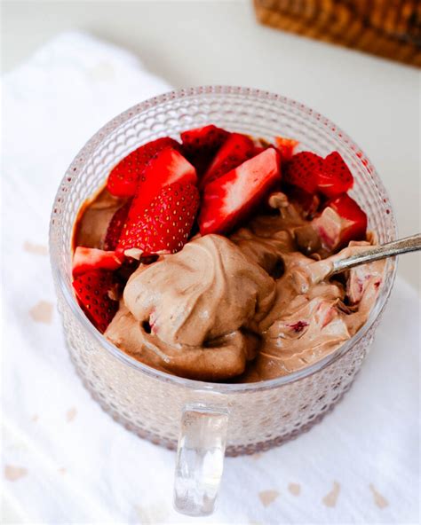 How does 1% Greek Yogurt fit into your Daily Goals - calories, carbs, nutrition
