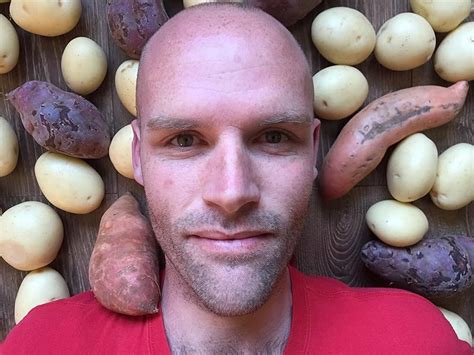 How does 1/2 Cheese Spud fit into your Daily Goals - calories, carbs, nutrition