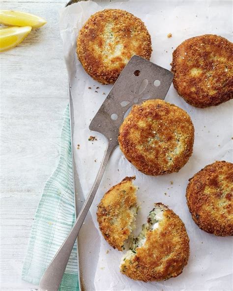 How does 10 Cod Fishcakes fit into your Daily Goals - calories, carbs, nutrition