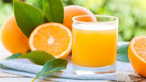 How does 100% Jugo De Naranja fit into your Daily Goals - calories, carbs, nutrition