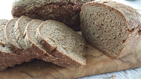 How does 100% Rye Bread fit into your Daily Goals - calories, carbs, nutrition