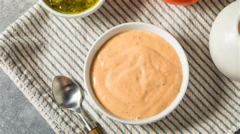 How does 1000 Island Dressing (62351.0) fit into your Daily Goals - calories, carbs, nutrition