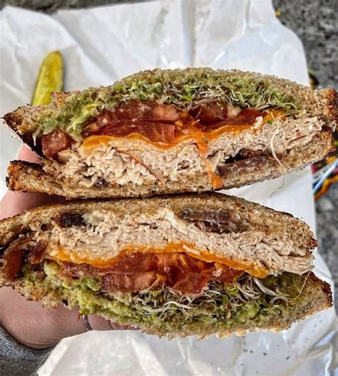 How does 6inch Turkey Breast Sandwich fit into your Daily Goals - calories, carbs, nutrition
