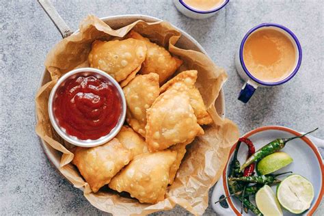 How does 8 Indian Samosas fit into your Daily Goals - calories, carbs, nutrition