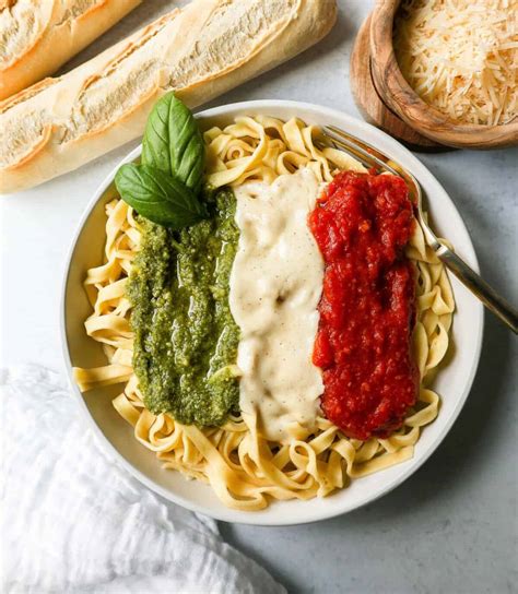 How does Alfredo, Pesto & Chicken Baguette Pizza fit into your Daily Goals - calories, carbs, nutrition