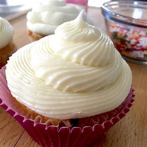 How does Almond Cream Cheese Frosting fit into your Daily Goals - calories, carbs, nutrition