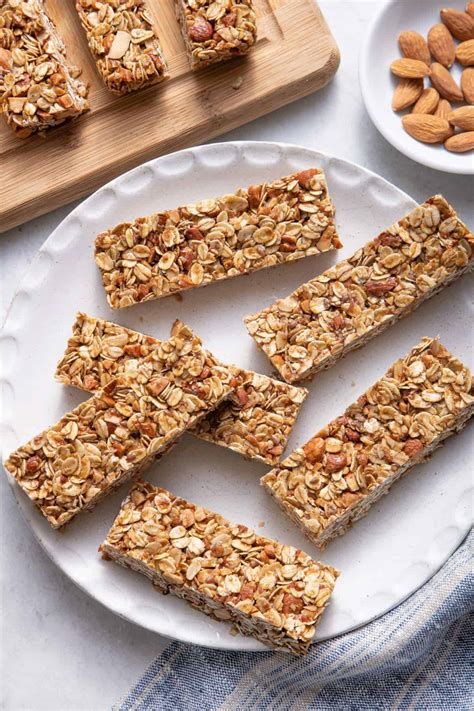 How does Almond Honey Oat Granola Protein Bar fit into your Daily Goals - calories, carbs, nutrition