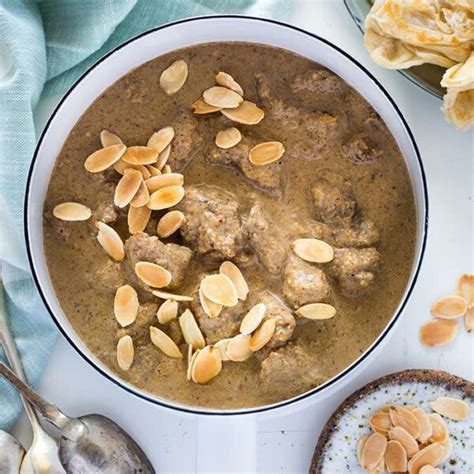 How does Almond Lamb Curry fit into your Daily Goals - calories, carbs, nutrition