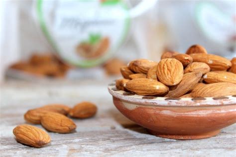 How does Almond Sweet & Salty fit into your Daily Goals - calories, carbs, nutrition