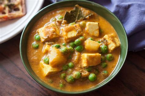 How does Aloo Mutter Paneer fit into your Daily Goals - calories, carbs, nutrition