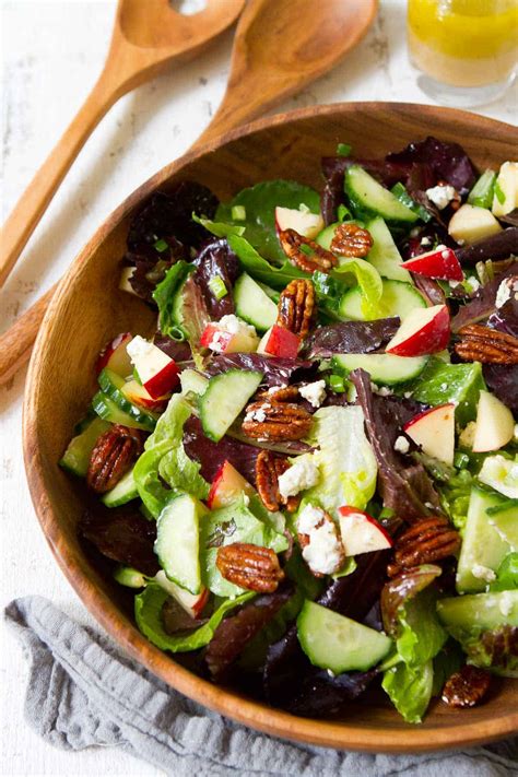 How does Apple,Pear and Candied Pecan Salad fit into your Daily Goals - calories, carbs, nutrition