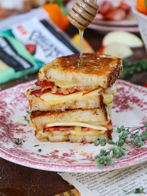 How does Apple Bacon Grilled Cheese fit into your Daily Goals - calories, carbs, nutrition