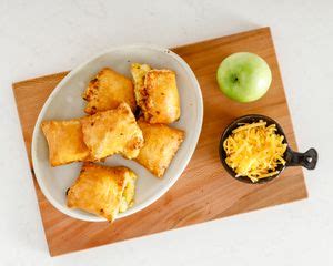 How does Apple Cheddar Turnover fit into your Daily Goals - calories, carbs, nutrition