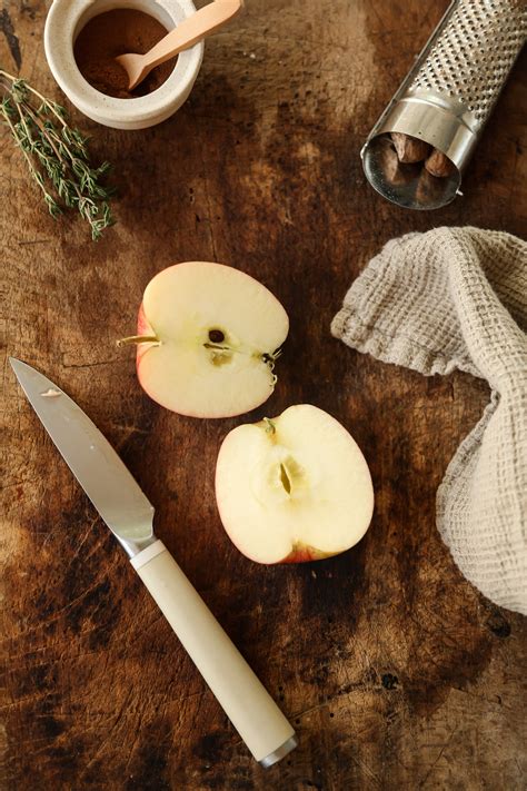 How does Apple Cinnamon Goat Cheese fit into your Daily Goals - calories, carbs, nutrition