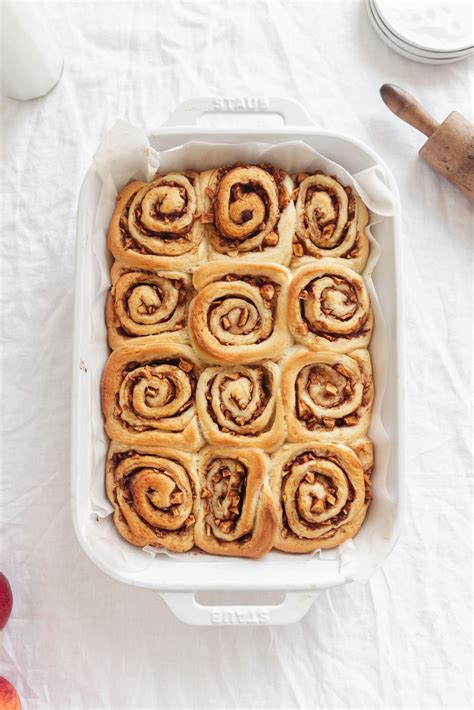 How does Apple Cinnamon Rolls fit into your Daily Goals - calories, carbs, nutrition