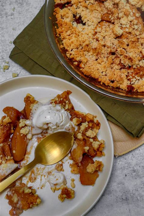 How does Apple Cobbler, Vegan fit into your Daily Goals - calories, carbs, nutrition