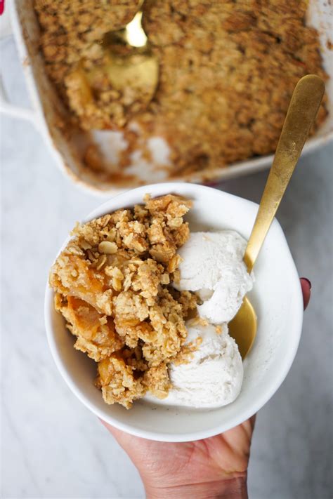 How does Apple Crisp, Vegetarian fit into your Daily Goals - calories, carbs, nutrition