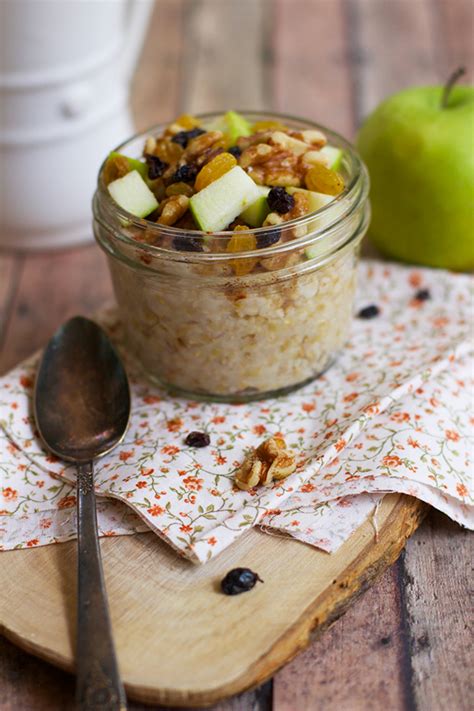 How does Apple Harvest Oatmeal fit into your Daily Goals - calories, carbs, nutrition