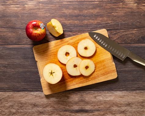 How does Apple Slices fit into your Daily Goals - calories, carbs, nutrition