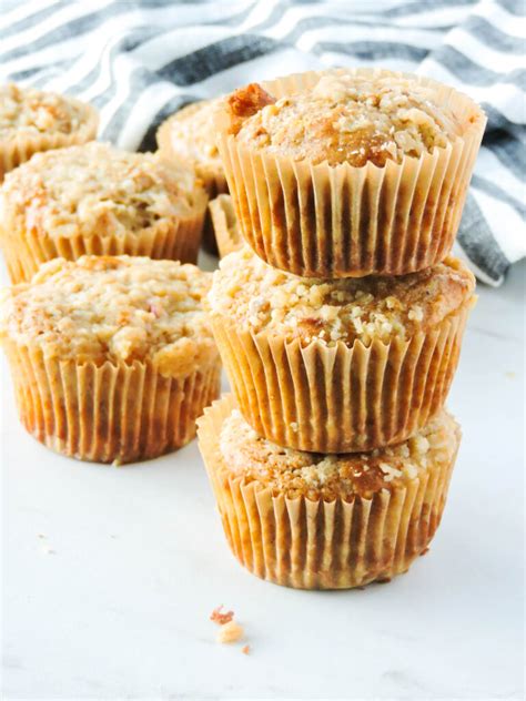 How does Apple Streusel Muffin fit into your Daily Goals - calories, carbs, nutrition