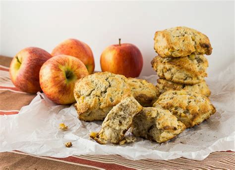 How does Apple Walnut Scones fit into your Daily Goals - calories, carbs, nutrition