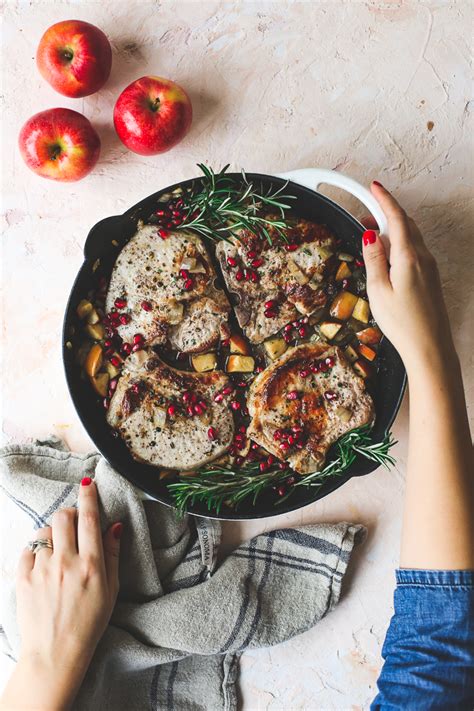 How does Apple-Rosemary Pork and Rice fit into your Daily Goals - calories, carbs, nutrition