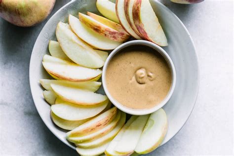 How does Apples with Peanut Butter fit into your Daily Goals - calories, carbs, nutrition