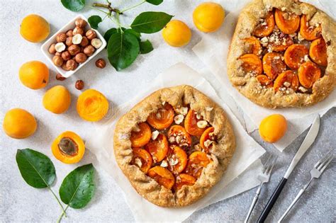 How does Apricot Pastry with Nuts fit into your Daily Goals - calories, carbs, nutrition