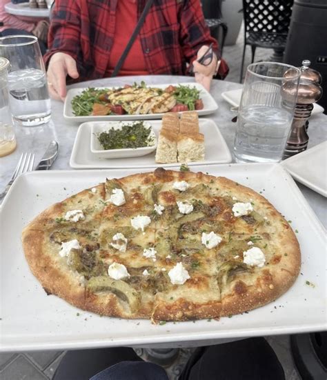 How does Artichoke and Goat Cheese Flatbread (85816.4) fit into your Daily Goals - calories, carbs, nutrition