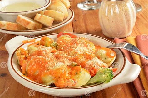 How does Asiago Ravioli Primavera fit into your Daily Goals - calories, carbs, nutrition