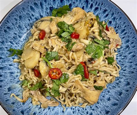 How does Asian Chicken and Noodles fit into your Daily Goals - calories, carbs, nutrition