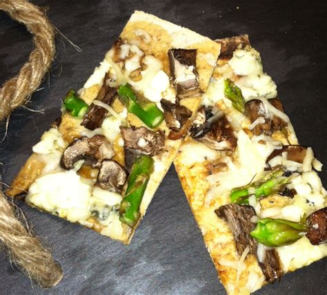 How does Asparagus, Mushroom and Cheese Flatbread fit into your Daily Goals - calories, carbs, nutrition