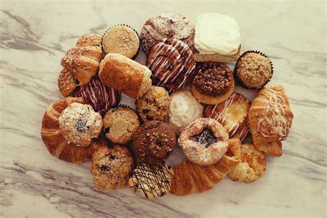 How does Assorted Breakfast Pastries fit into your Daily Goals - calories, carbs, nutrition