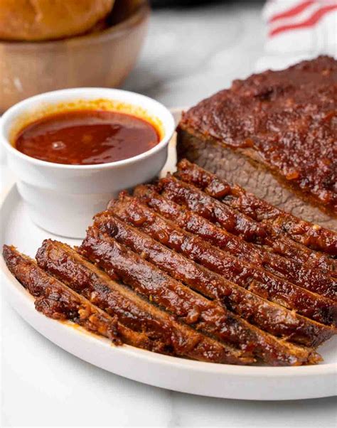 How does BBQ Beef Brisket - Retail fit into your Daily Goals - calories, carbs, nutrition