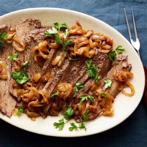 How does BBQ Brisket Beef w/Caramelized Onions fit into your Daily Goals - calories, carbs, nutrition