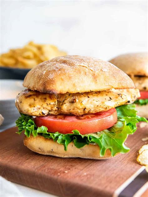 How does BBQ Grilled Chicken Sandwich fit into your Daily Goals - calories, carbs, nutrition