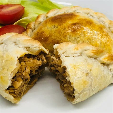 How does BBQ Pork Empanada fit into your Daily Goals - calories, carbs, nutrition