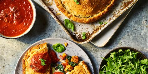 How does BBQ Quorn Sausage Calzone (v) fit into your Daily Goals - calories, carbs, nutrition