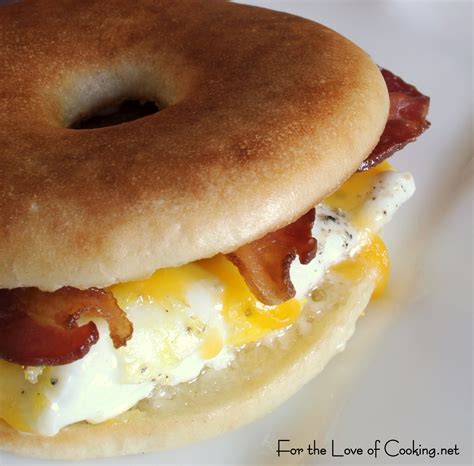 How does Bacon, Egg and Cheddar on a Bagel fit into your Daily Goals - calories, carbs, nutrition