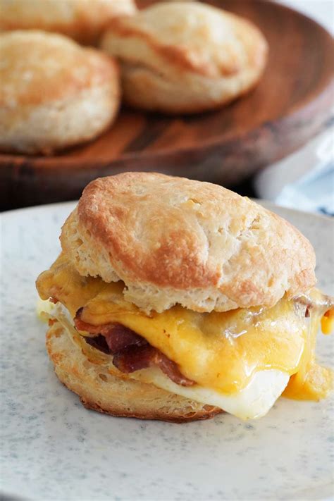 How does Bacon, Egg and Cheese on a Biscuit fit into your Daily Goals - calories, carbs, nutrition