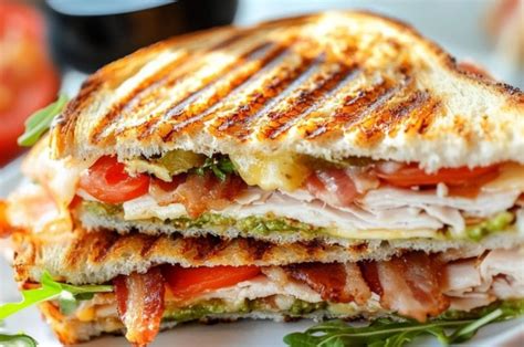 How does Bacon, Tomato and Swiss Panino fit into your Daily Goals - calories, carbs, nutrition