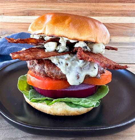 How does Bacon Blue Cheese Burger fit into your Daily Goals - calories, carbs, nutrition