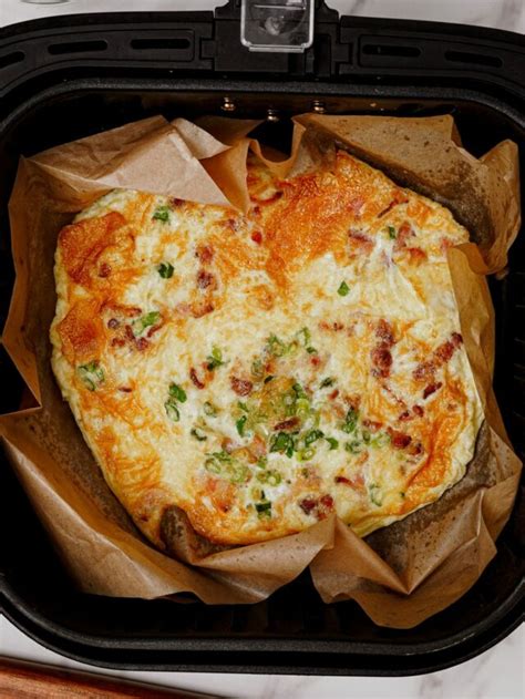 How does Bacon Cheese and Scallion Omelet fit into your Daily Goals - calories, carbs, nutrition