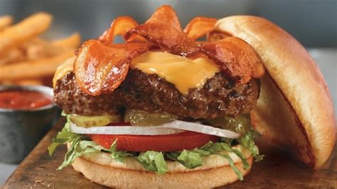 How does Bacon Cheeseburger fit into your Daily Goals - calories, carbs, nutrition