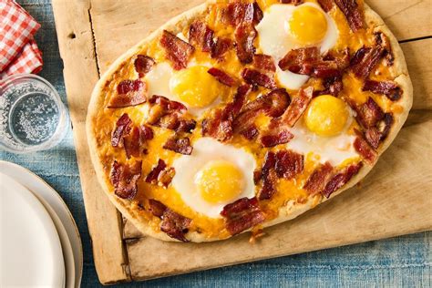 How does Bacon Egg and Cheese Flatbread fit into your Daily Goals - calories, carbs, nutrition